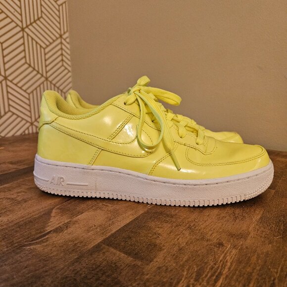 Air Force 1 LV8 UV GS Volt Highlighter Cyber Yellow Tennis Shoes Womens 8.5 7Y - Picture 1 of 11